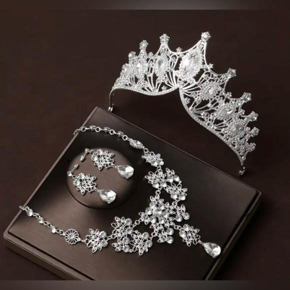 Gorgeous Bridal Set - Picture 1 of 4